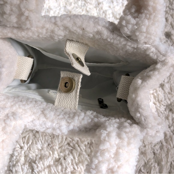 BNWT American Eagle Sherpa Purse - Picture 4 of 5
